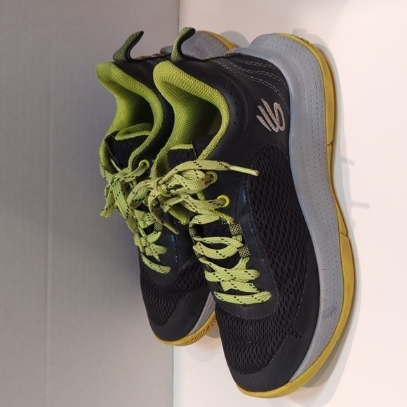 Under Armour Youth Curry Black/Green Boy's Sneakers Size 4Y - Picture 2 of 13